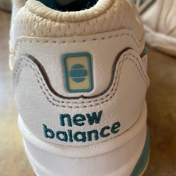Womens New Balance 546 - Picture 3 of 7